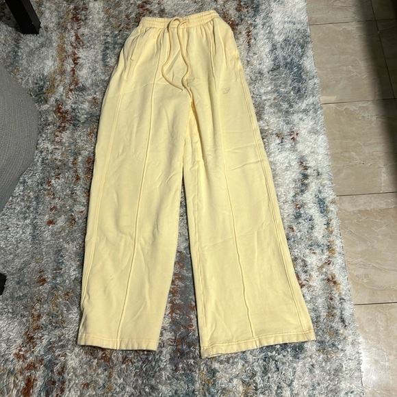 PINK Victoria's Secret Pants - 💥 LIKE NEW VS PINK PANTS 💥